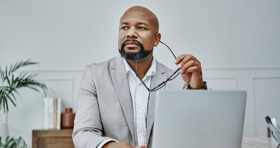 Photo of SME business owner contemplating 5 SME finance and insurance statistics covering cash flow, underinsurance and cyber risk for UK small businesses in 2026